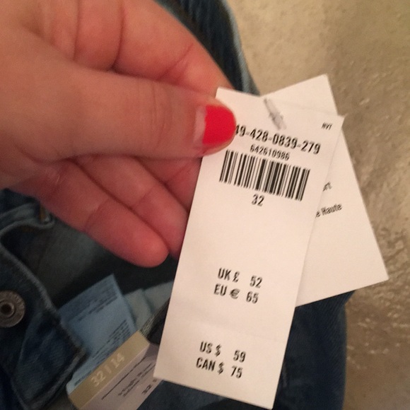 NWT Abercrombie high rise mom short medium destroy - Picture 9 of 13